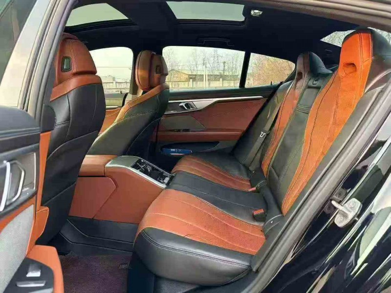 张家界23年宝马8系7