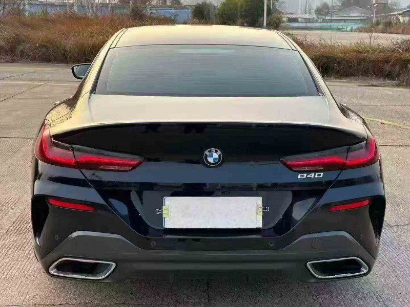 张家界23年宝马8系9