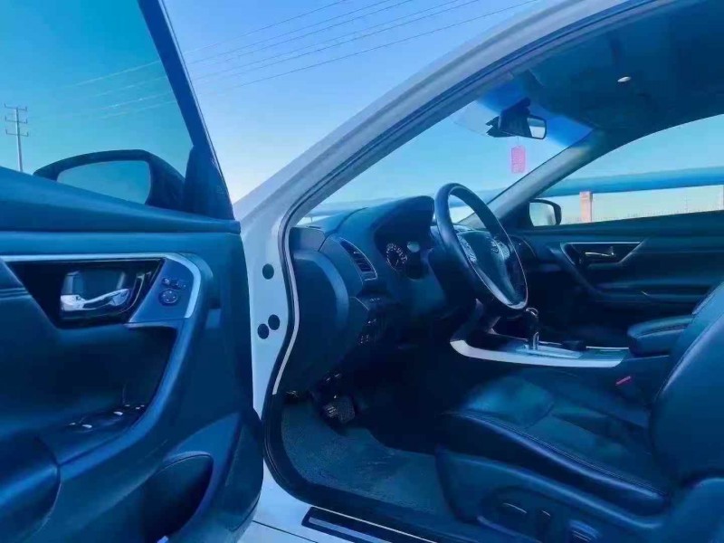 济宁17年日产天籁5