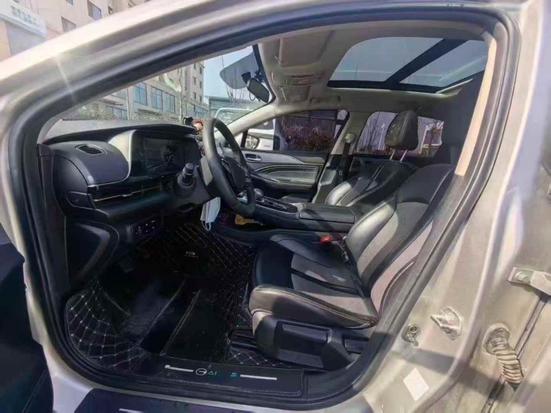 济宁22年传祺埃安S4