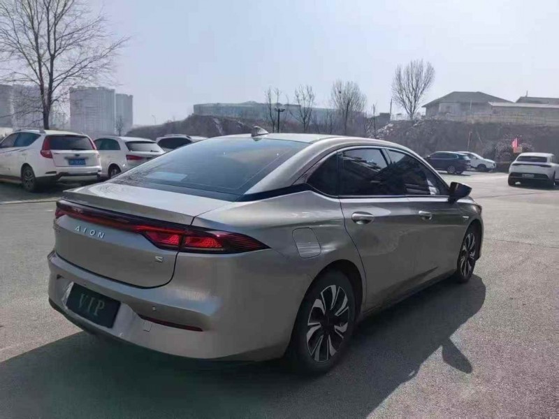 济宁22年传祺埃安S7