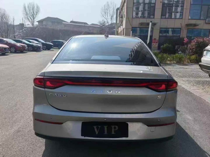 济宁22年传祺埃安S9