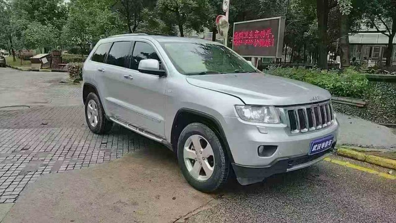 荆门13年Jeep大切诺基3