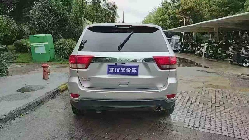 荆门13年Jeep大切诺基9