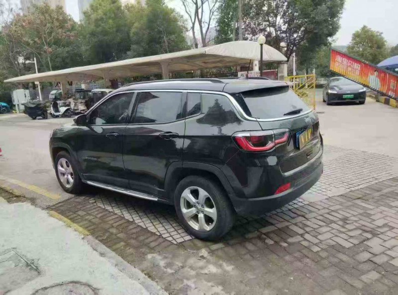 黄冈17年Jeep指南者7