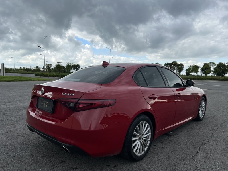 盐城18年阿尔法·罗密欧Giulia8