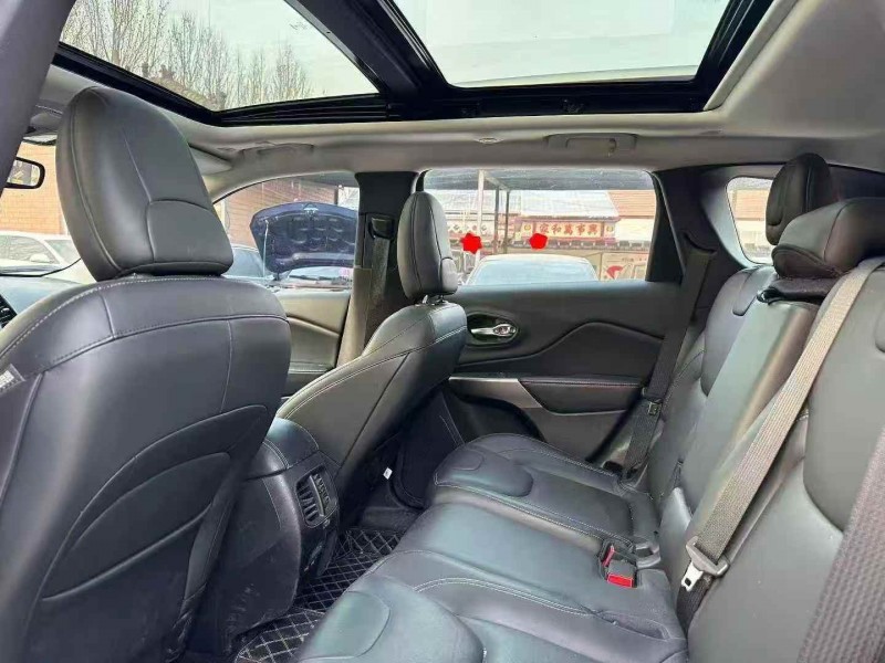 济南19年Jeep自由光5