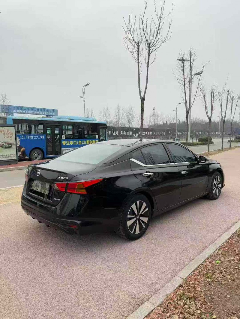 枣庄22年日产天籁8