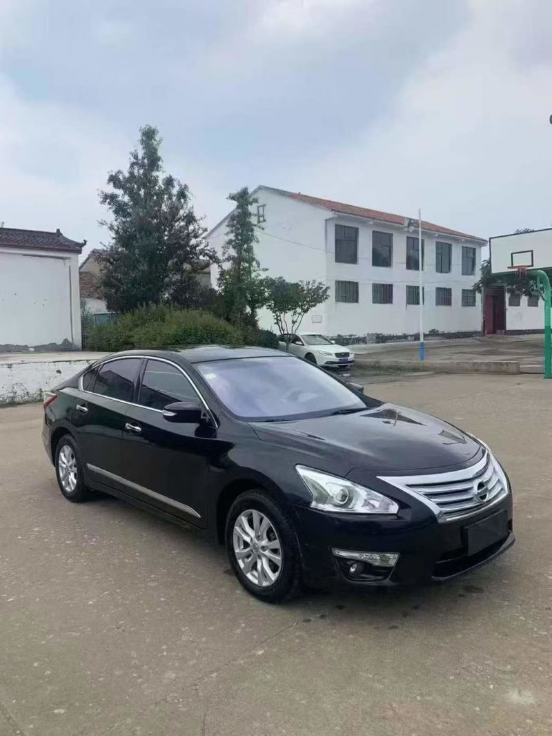 徐州15年日产天籁3