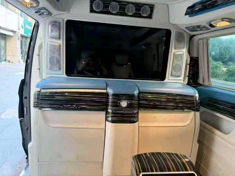 台州21年奔驰威霆8