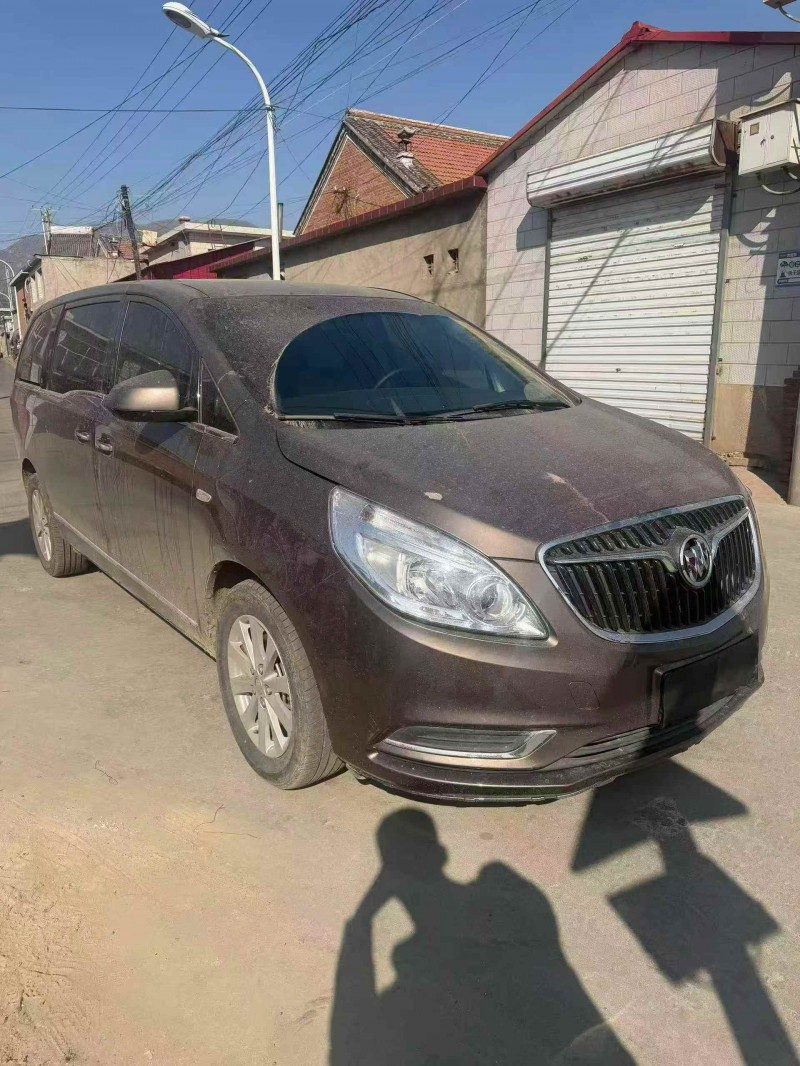 保定18年别克GL82