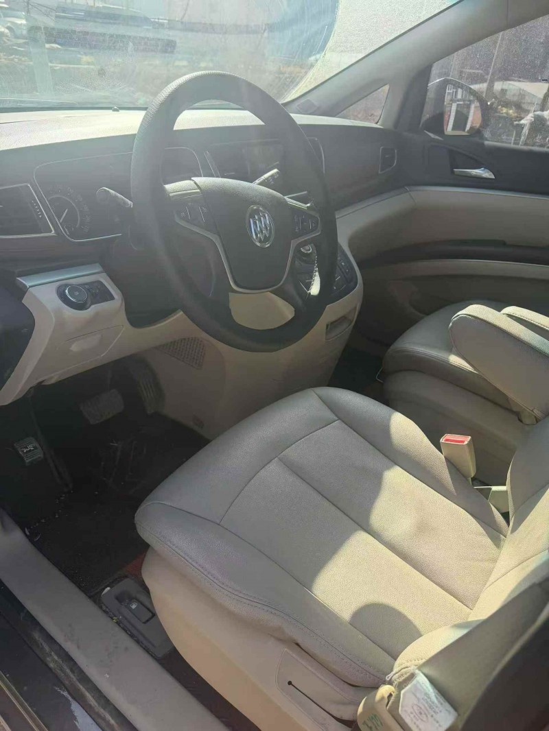 保定18年别克GL84