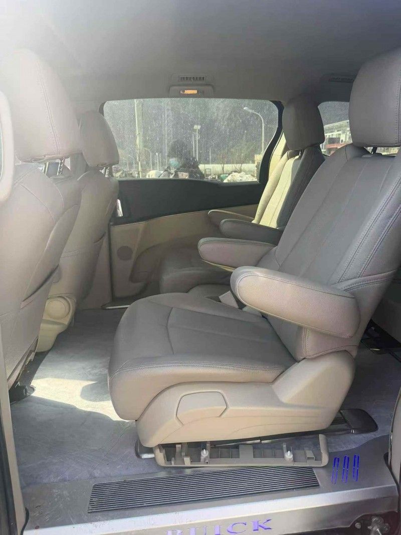 保定18年别克GL85