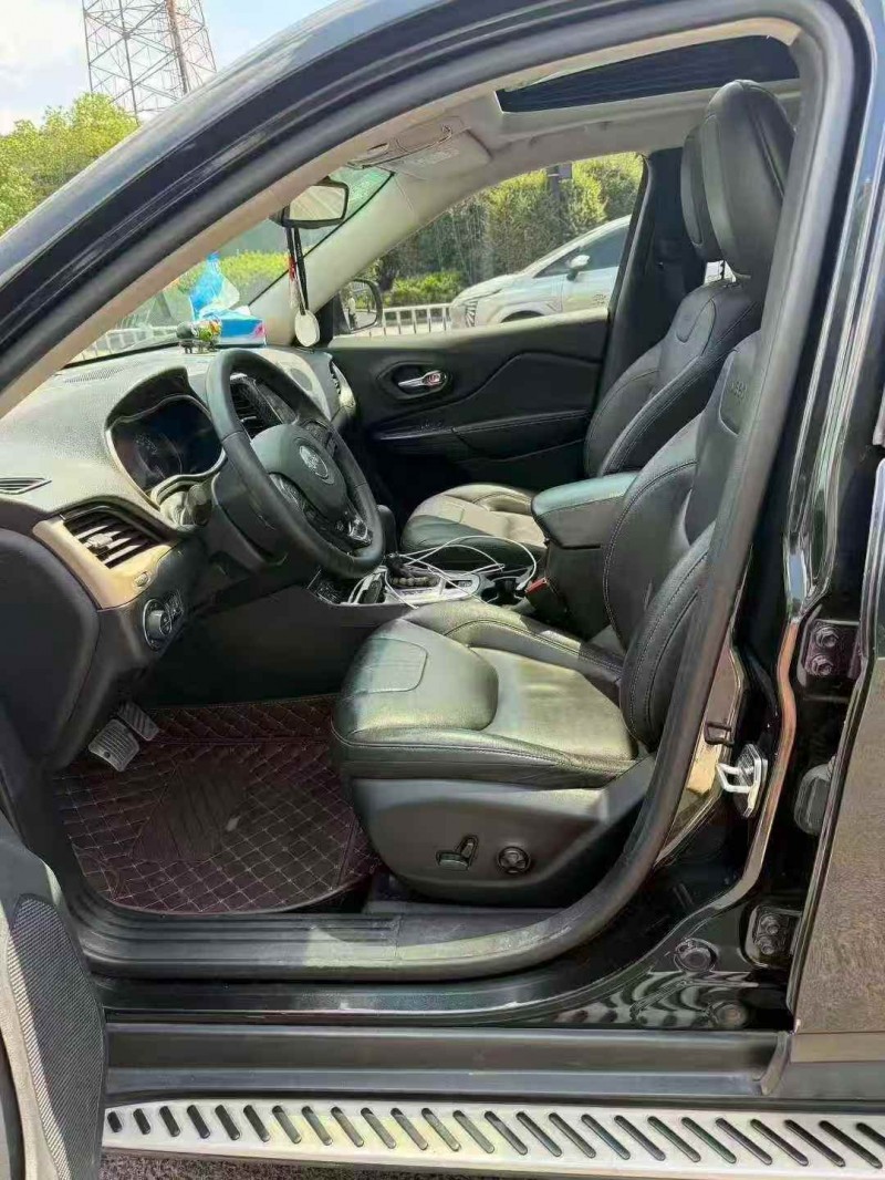 湖州17年Jeep自由光6