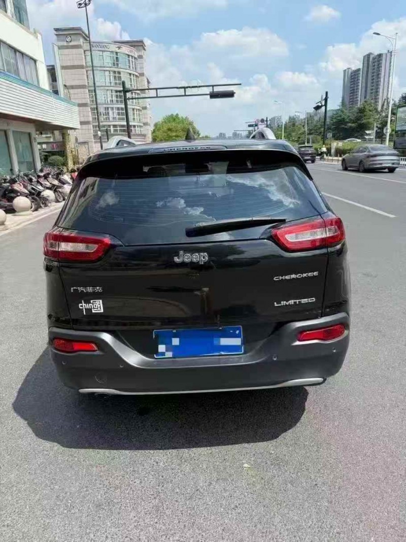 湖州17年Jeep自由光9