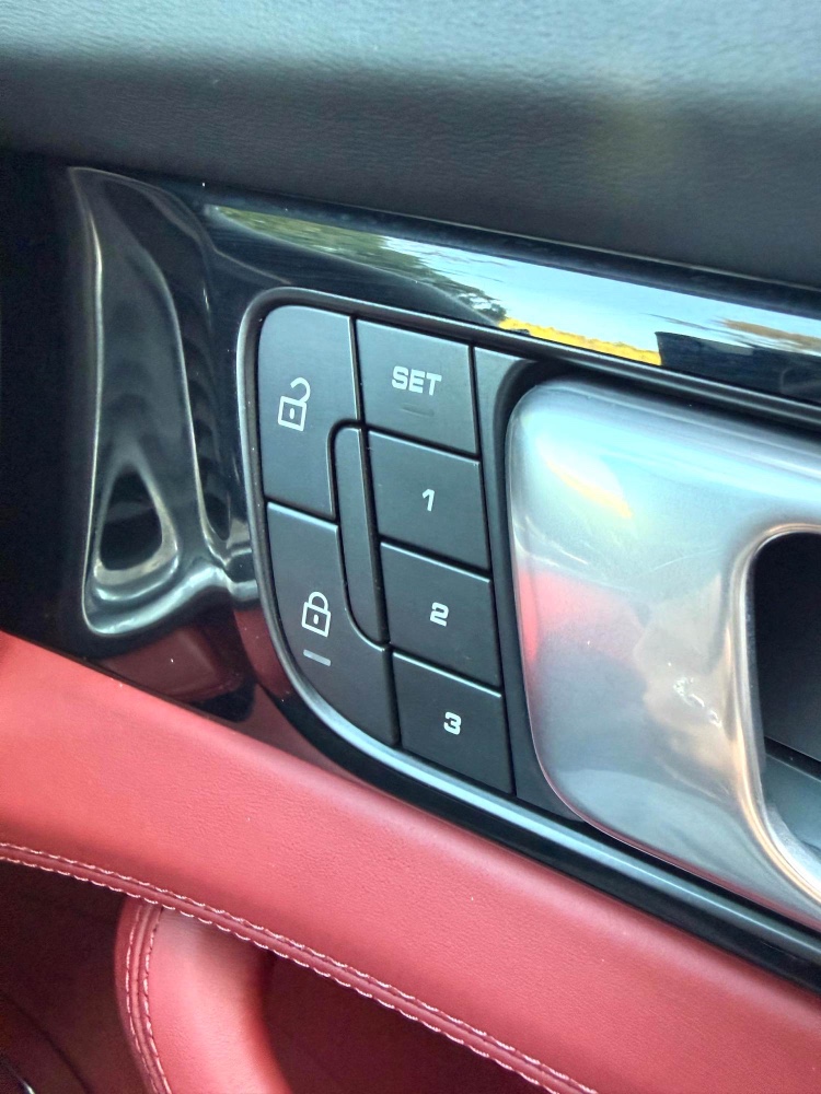 莆田23年保时捷帕拉梅拉11