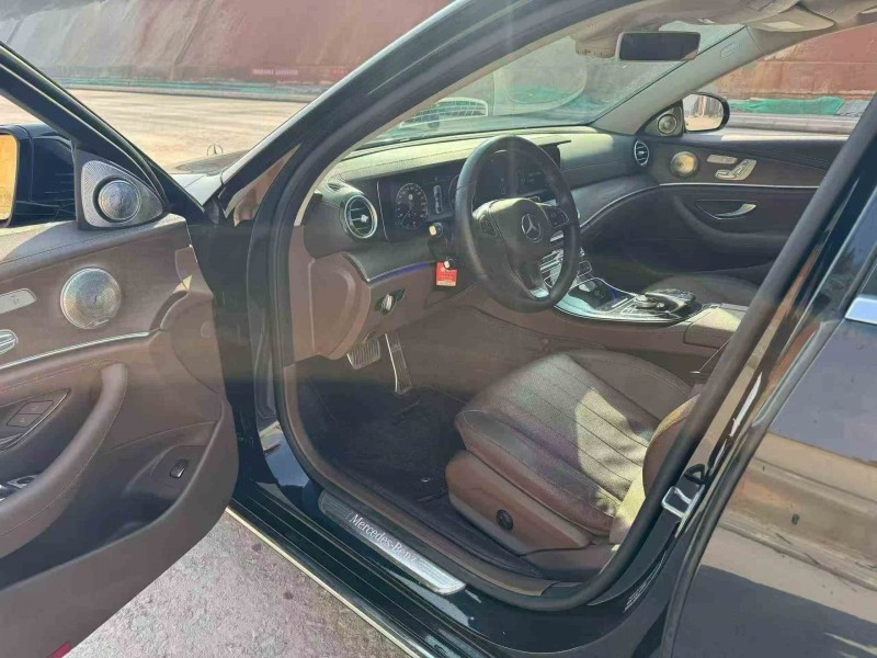 张家界17年奔驰E6