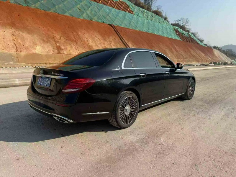 张家界17年奔驰E8