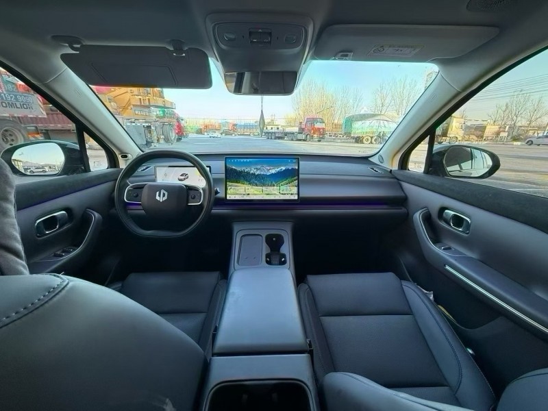 保定25年零跑汽车C165