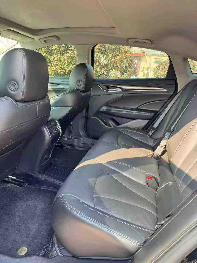 枣庄22年别克君越5