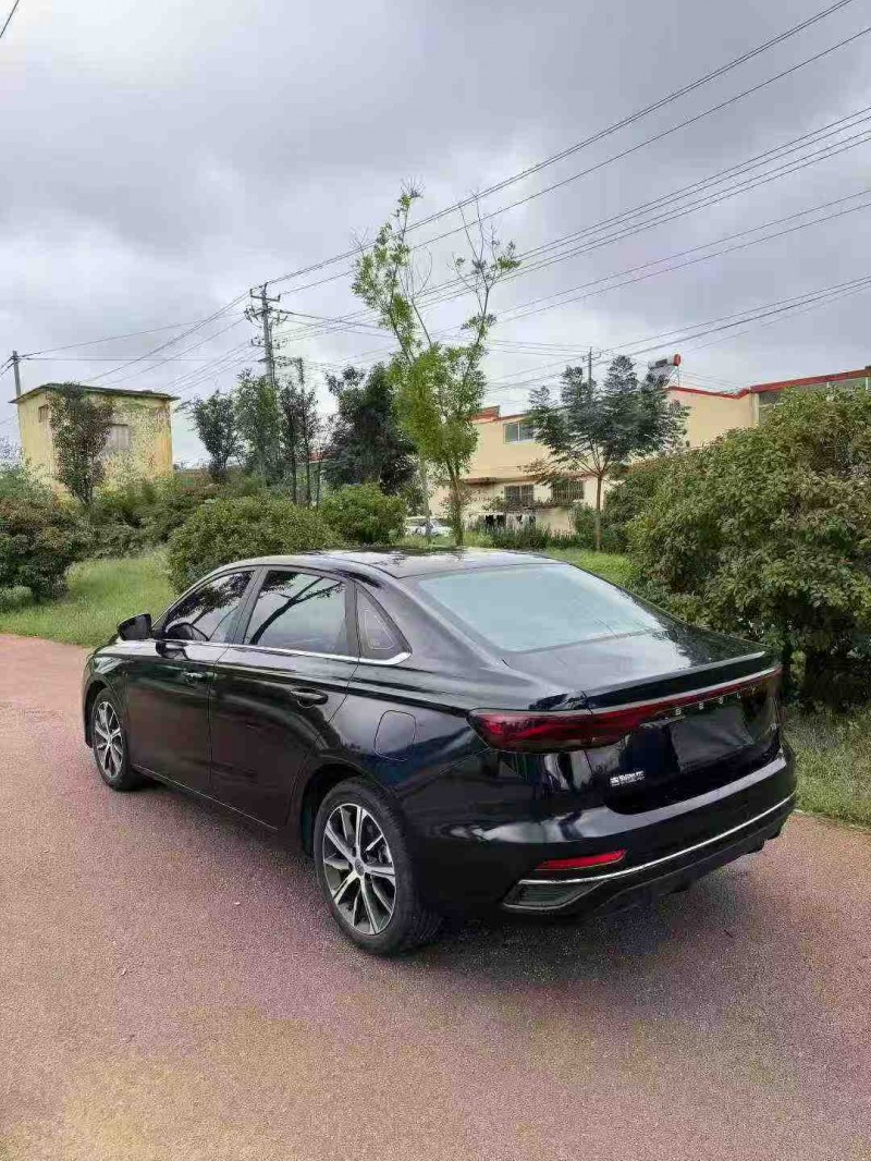 枣庄22年吉利帝豪8