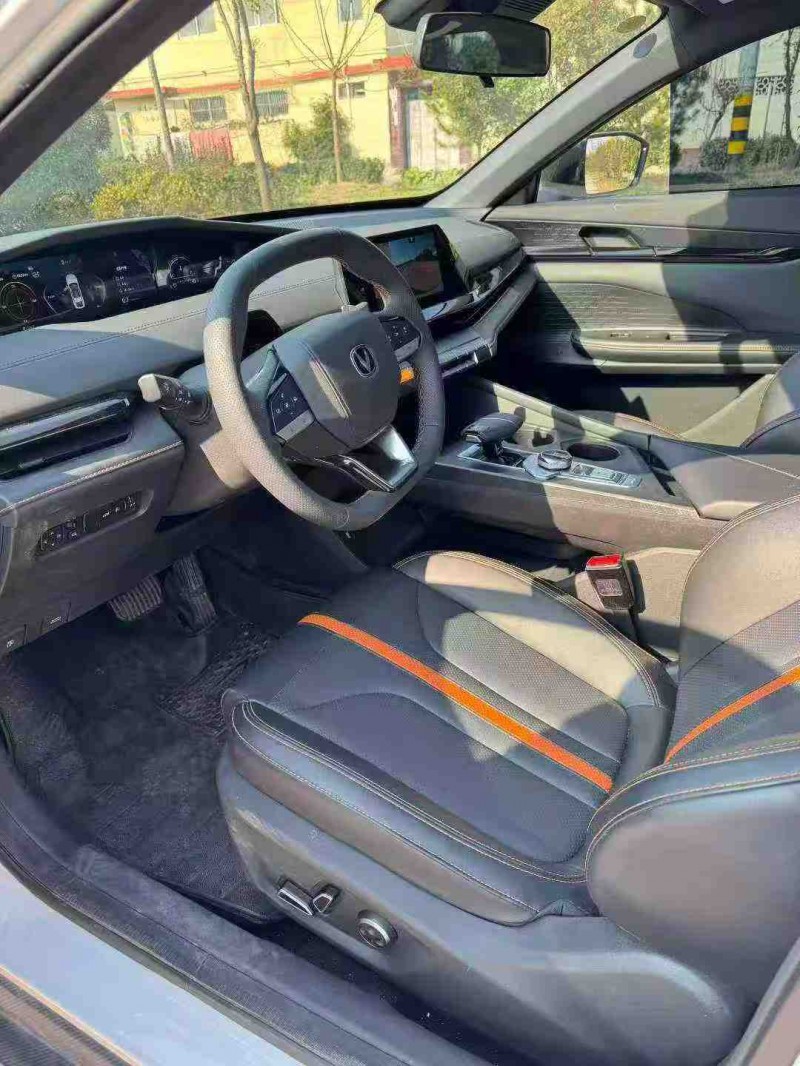 枣庄25年长安汽车UNI4