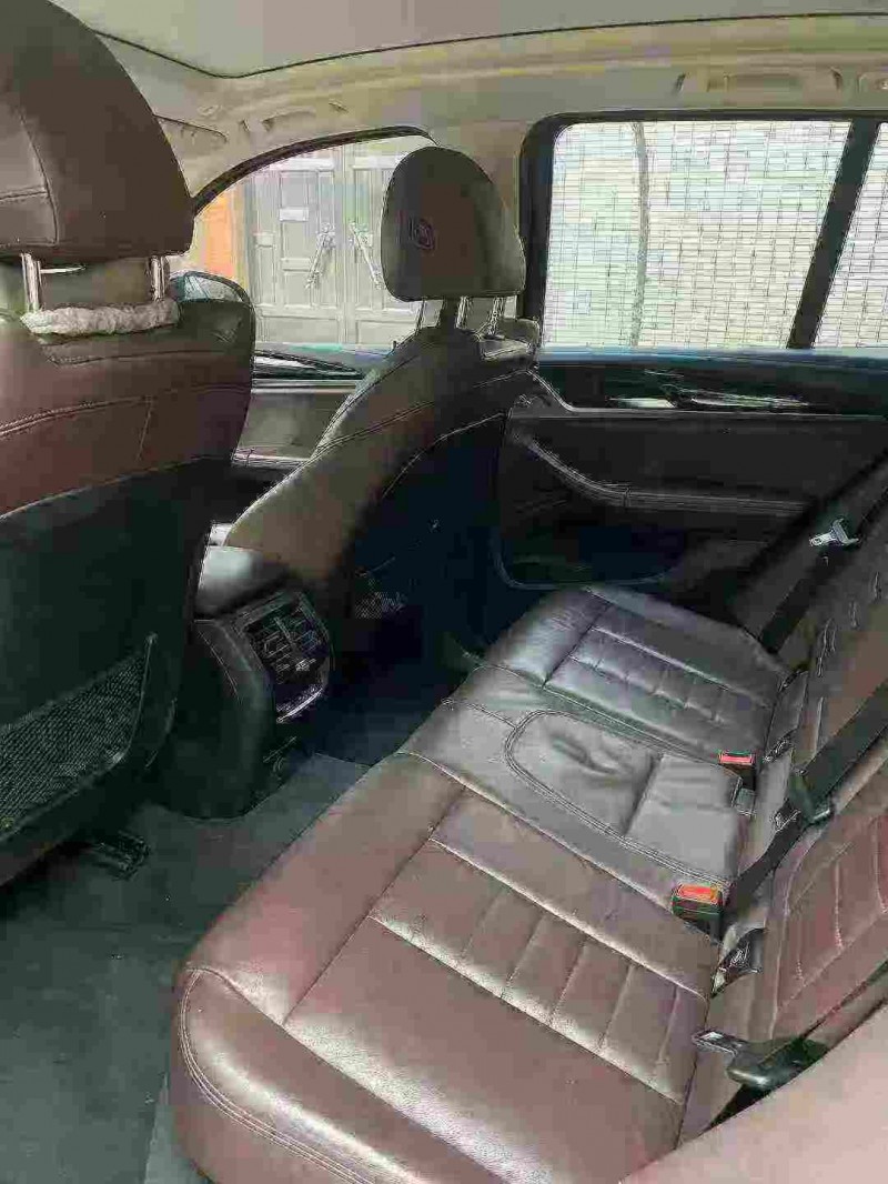 中山19年宝马X36