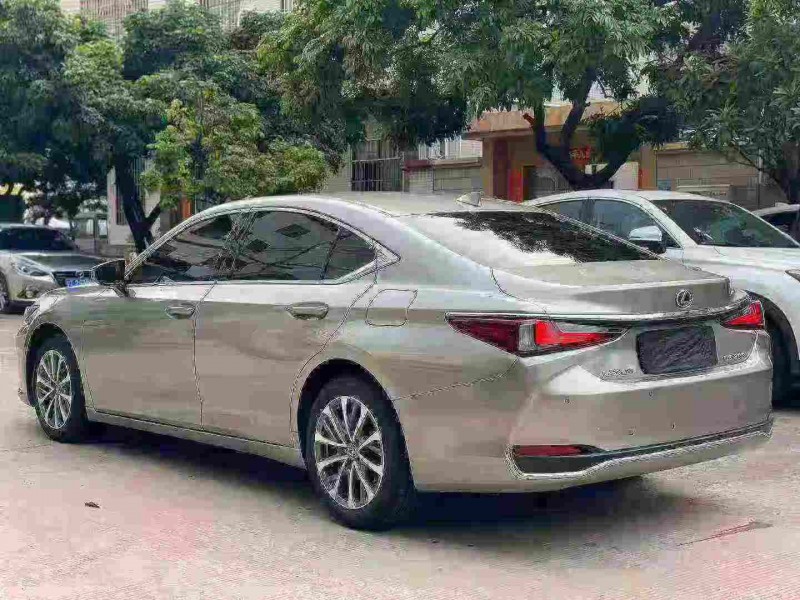 中山23年雷克萨斯ES8