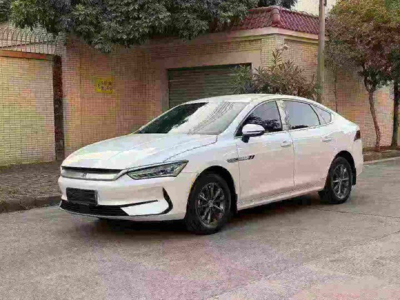 中山23年比亚迪秦3