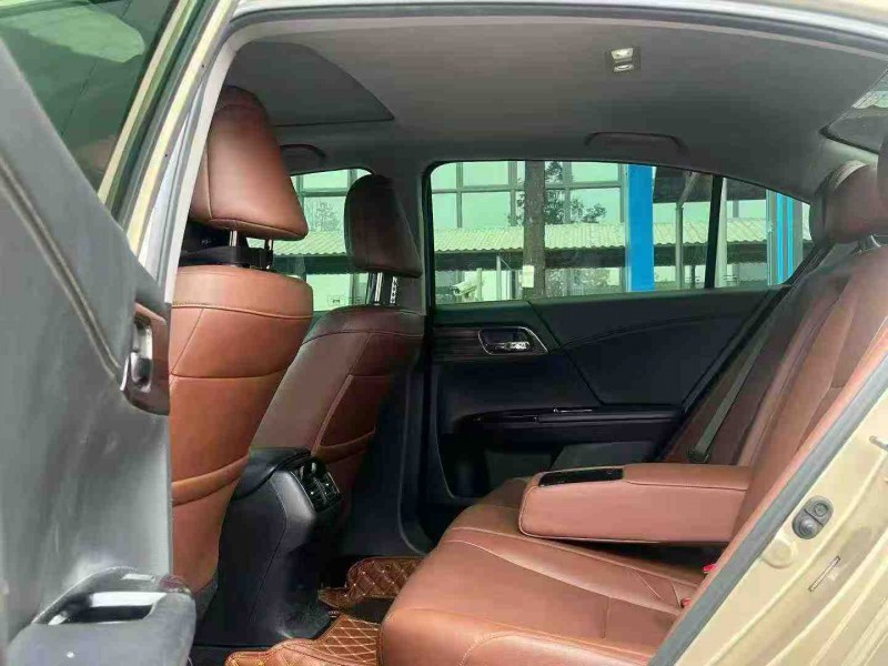 湛江17年本田雅阁5