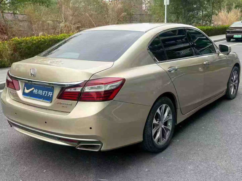 湛江17年本田雅阁8
