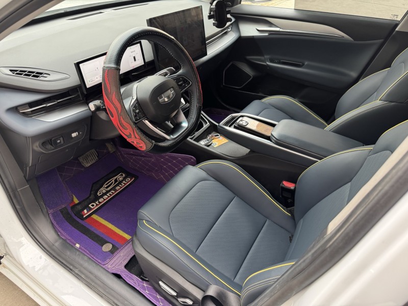 济宁24年吉利几何6