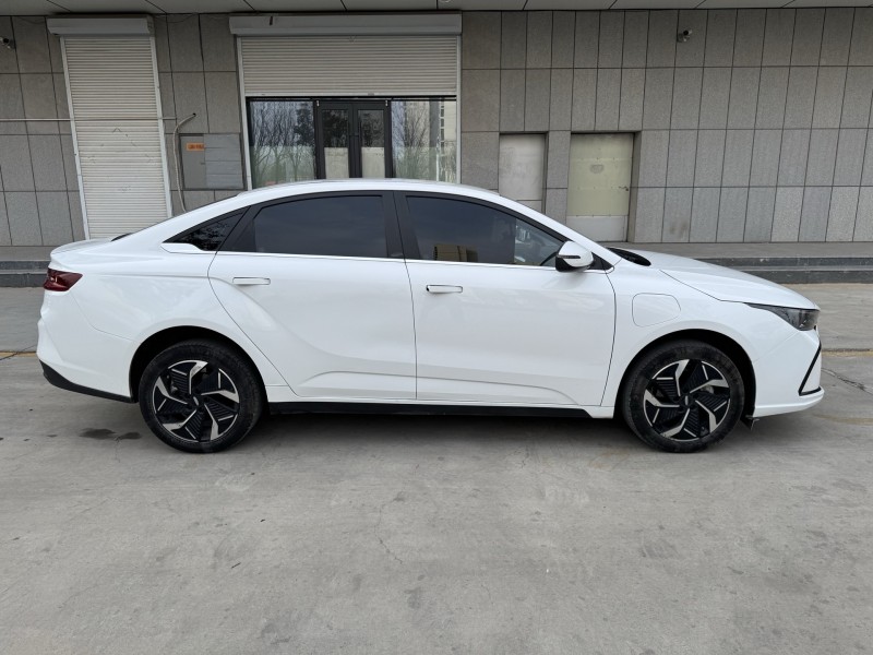 济宁24年吉利几何7