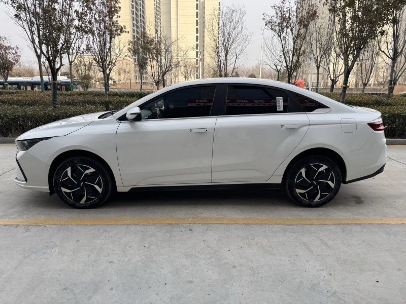 济宁24年吉利几何9