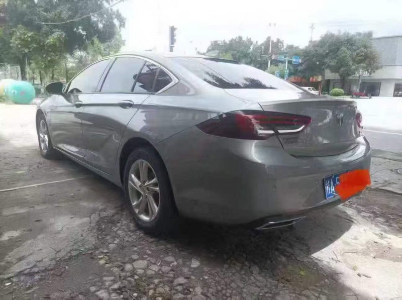 桂林24年别克君威8