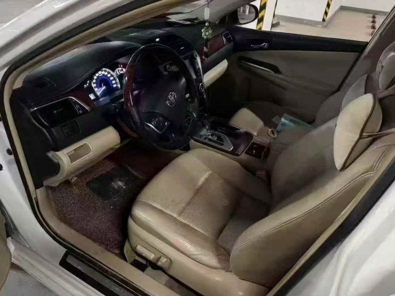 杭州14年丰田凯美瑞6