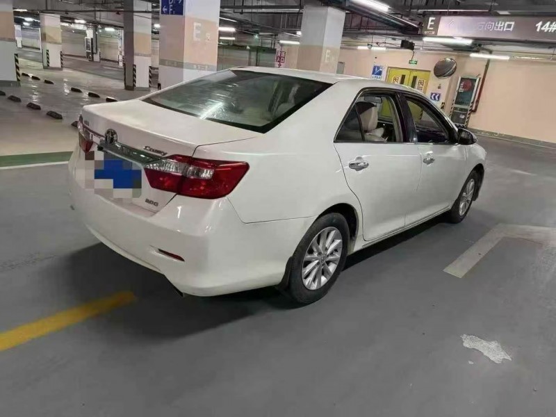 杭州14年丰田凯美瑞7