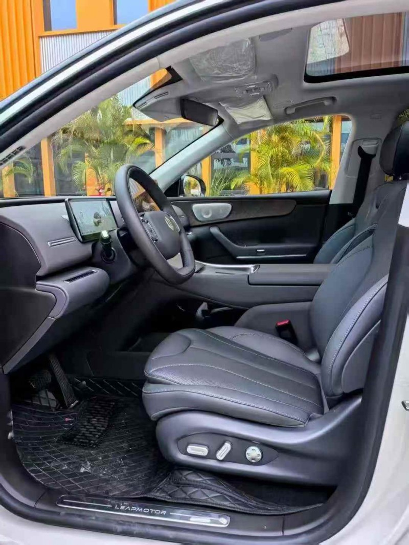 韶关25年零跑汽车C113