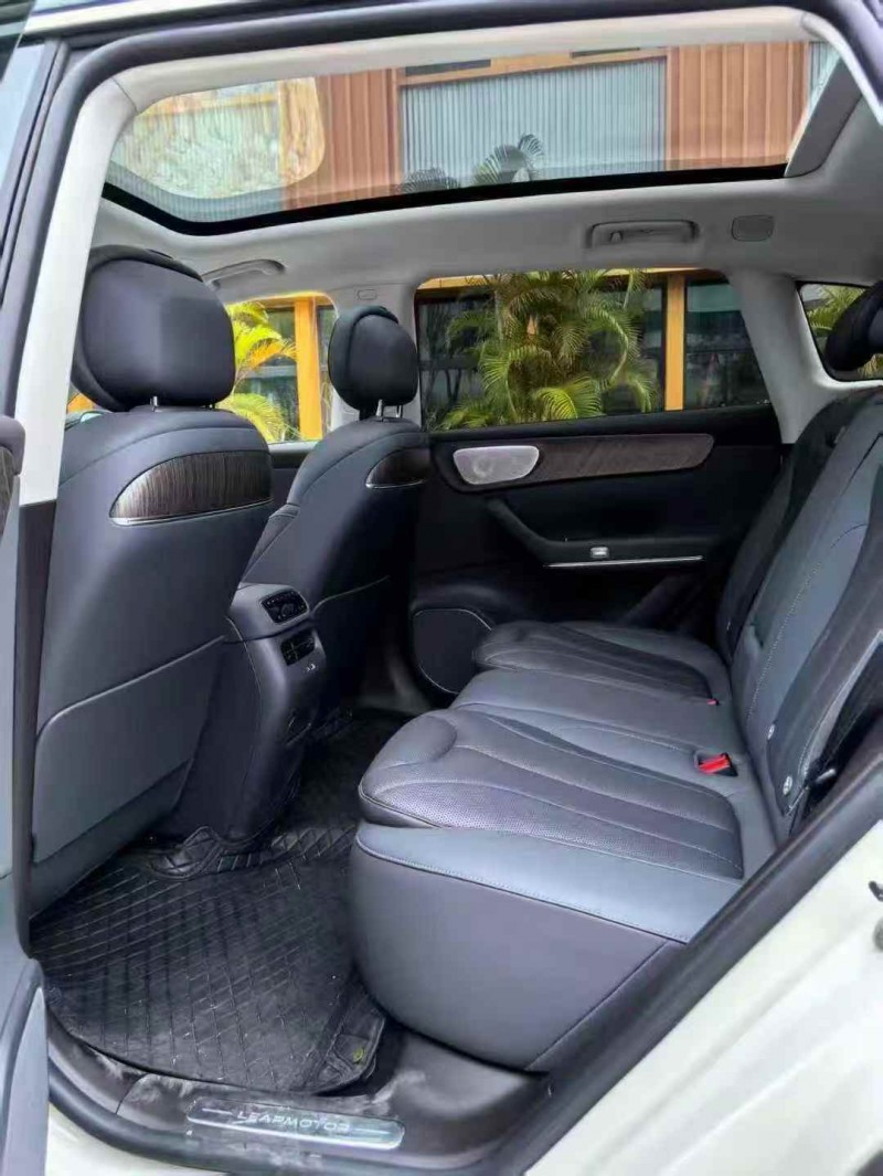 韶关25年零跑汽车C114