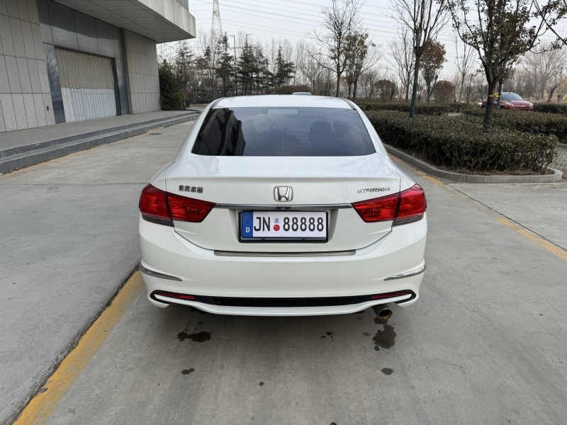 济宁16年本田思铂睿8