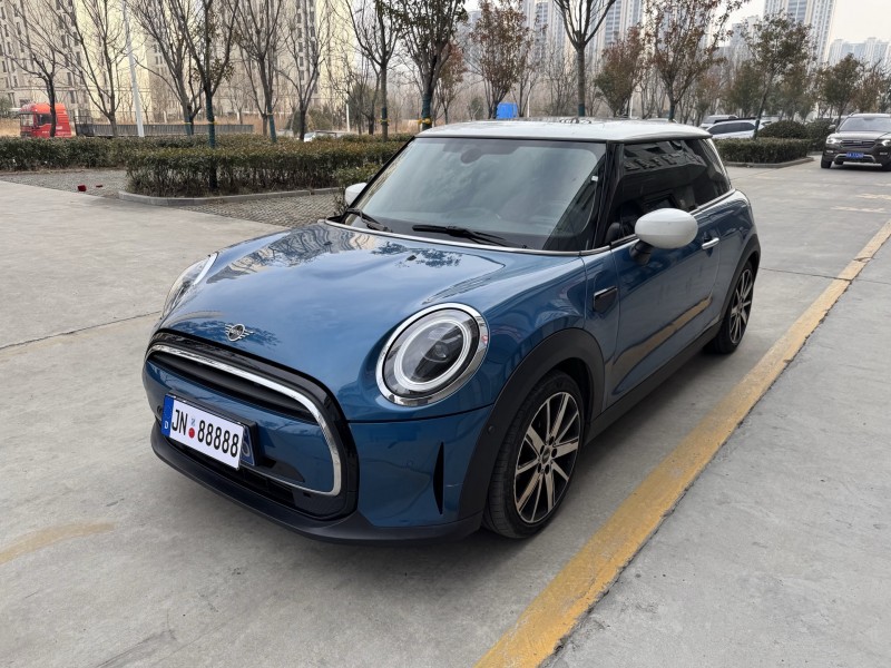 济宁22年宝马迷你3