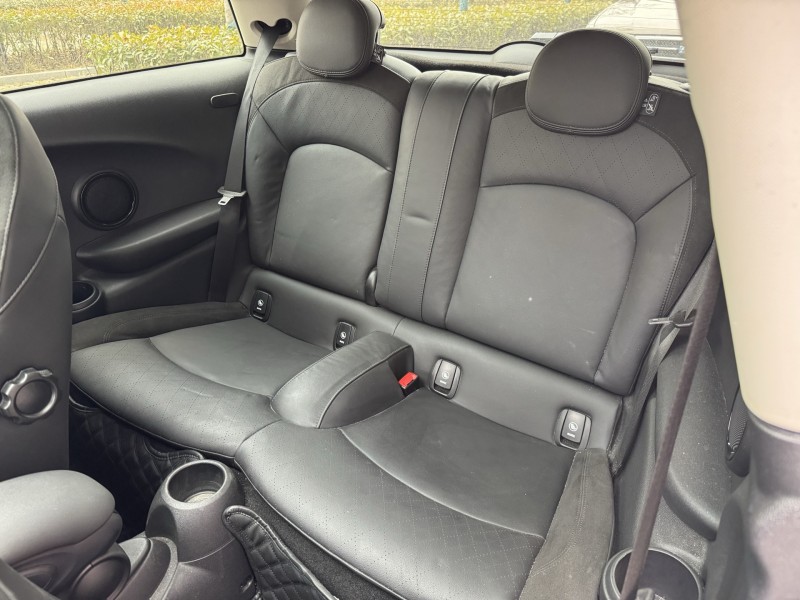 济宁22年宝马迷你5