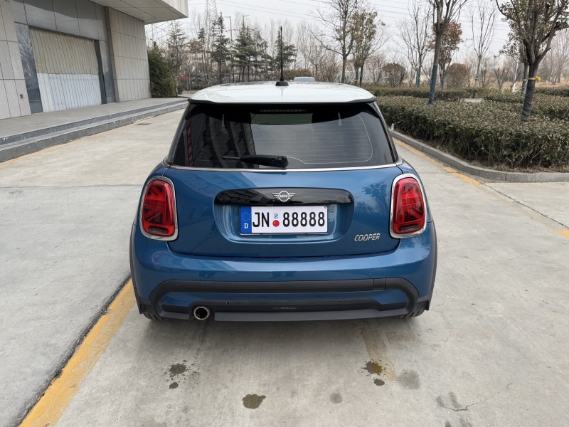 济宁22年宝马迷你7