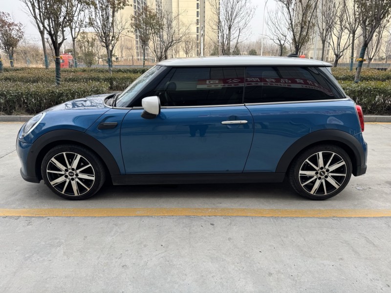 济宁22年宝马迷你8