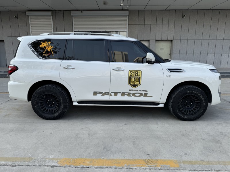 济宁20年日产途乐8