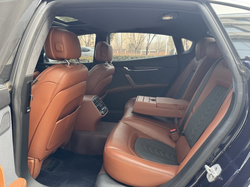 济宁17年玛莎拉蒂总裁5