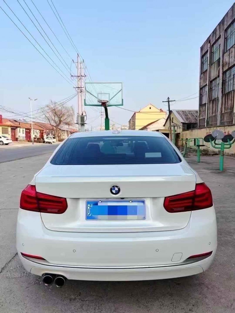 济宁17年宝马3系9
