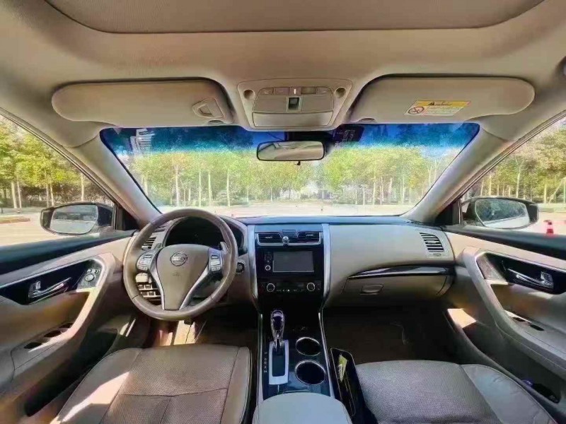 济宁17年日产天籁4