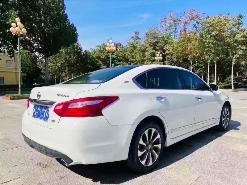 济宁17年日产天籁8