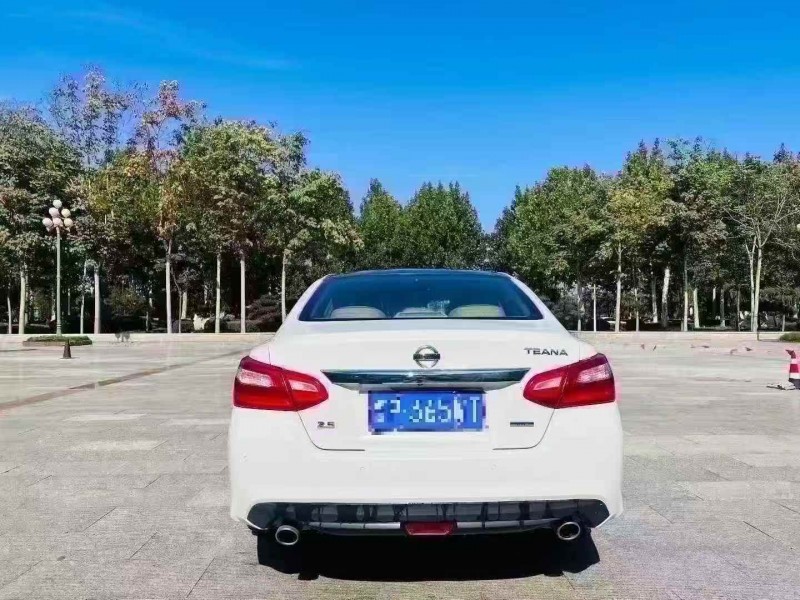 济宁17年日产天籁9